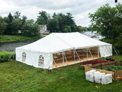 Chapiteau blanc fabriqué au Québec à vendre, conçu pour événements et installations commerciales
